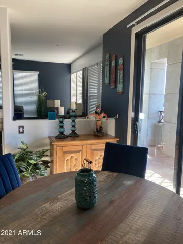 Dining for four with two more at the breakfast bar.