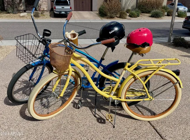 Ride to nearby shops +restaurants