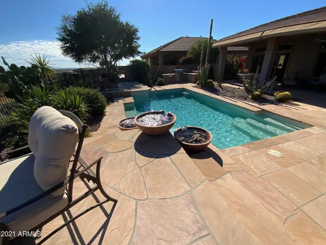 PebbleTech Pool with Water Feature