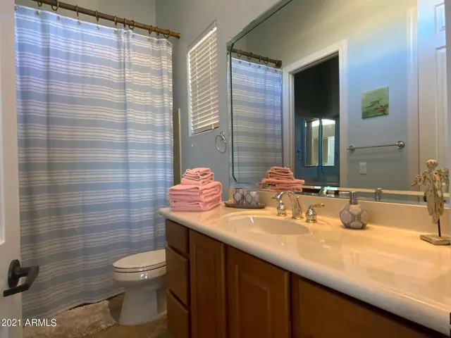 Jack & Jill Bath between Bedrooms 2 & 3