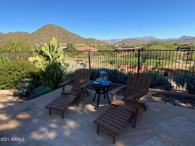 Endless Outdoor Entertaining Space