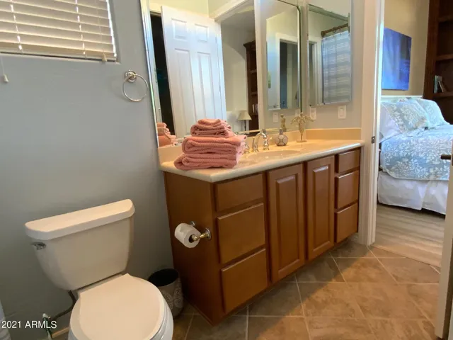 Jack & Jill Bath between Bedrooms 2 & 3
