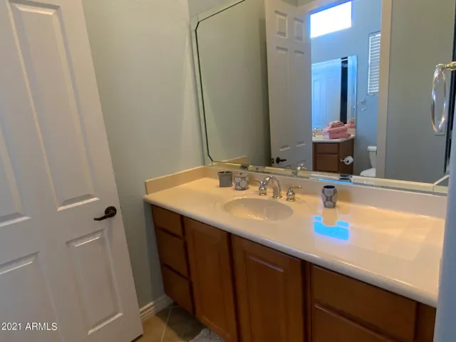 Jack & Jill Bath between Bedrooms 2 & 3