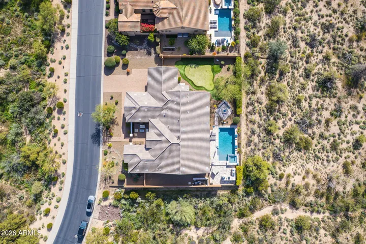 Aerial view - only one neighbor
