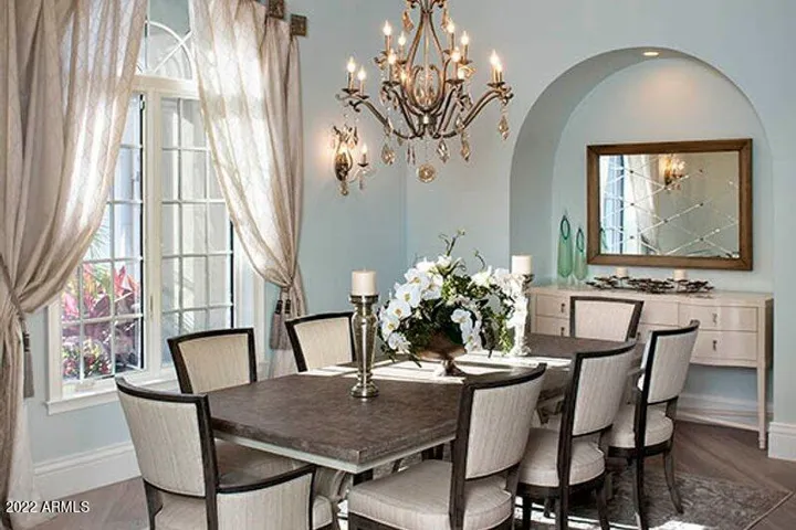 FORMAL DINING ***