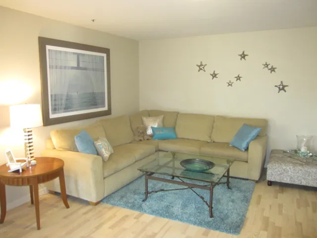 Absolutely charming, furnished in casual "beach" style.....