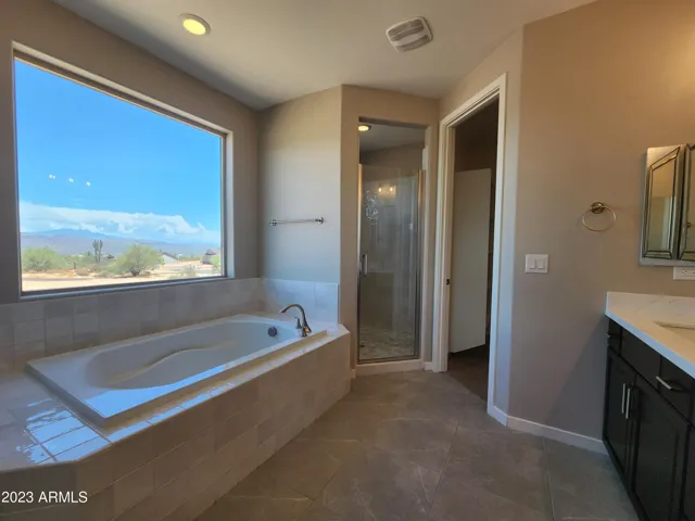 MASTER BATH, SEPARATE TUB & SHAWER - ACTUAL PICTURE OF COMPLETED HOME
