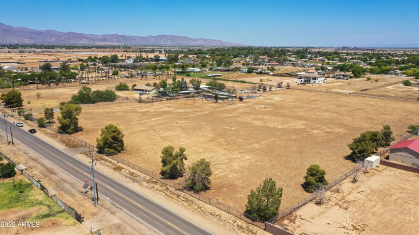 Frontage on Glendale Avenue, plus easy access to State Road 303!