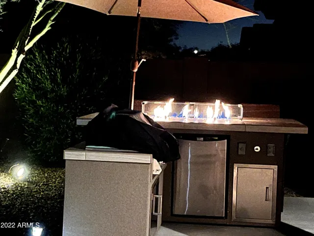 Built in BBQ & Outdoor Kitchen