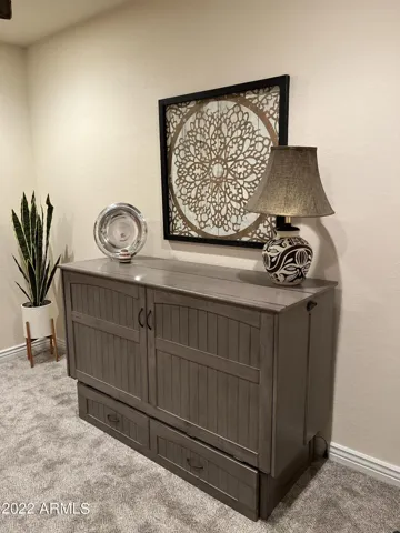 This pulls out to a queen bed.