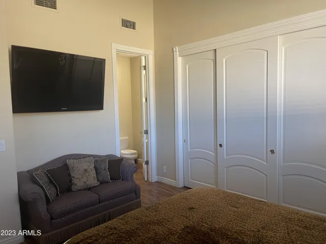 LARGE WALL CLOSET