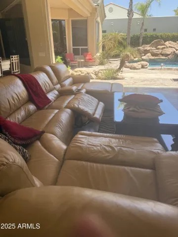 CAN HANDLE VERY LARGE FURNITURE