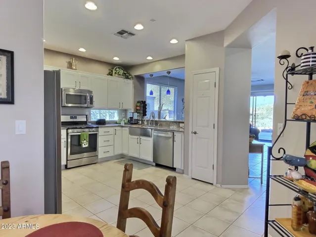 Eat-In Kitchen
