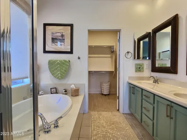 Primary Bath with Dual Sinks, Separate Walk-in Shower and Soaking Tub!