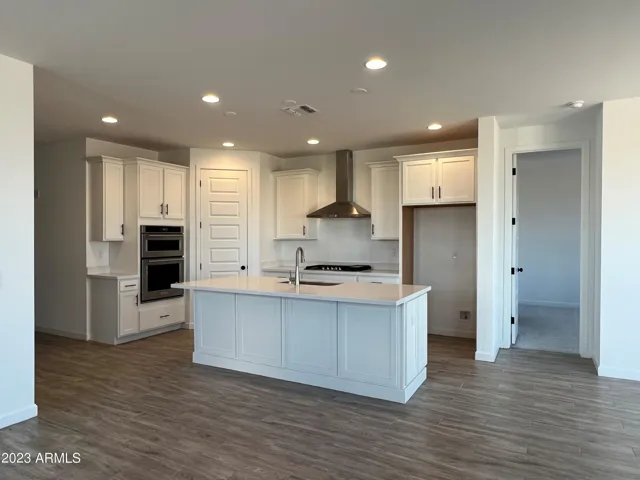 Beautifully appointed kitchen.
