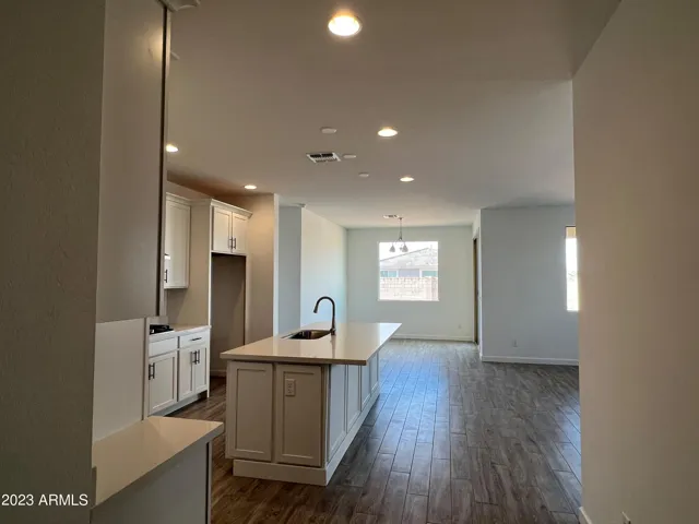 Great Room Floor Plan with Eat-In Dining Area.