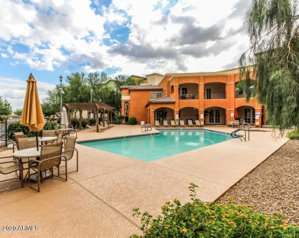 Lovely pool and hot tub!