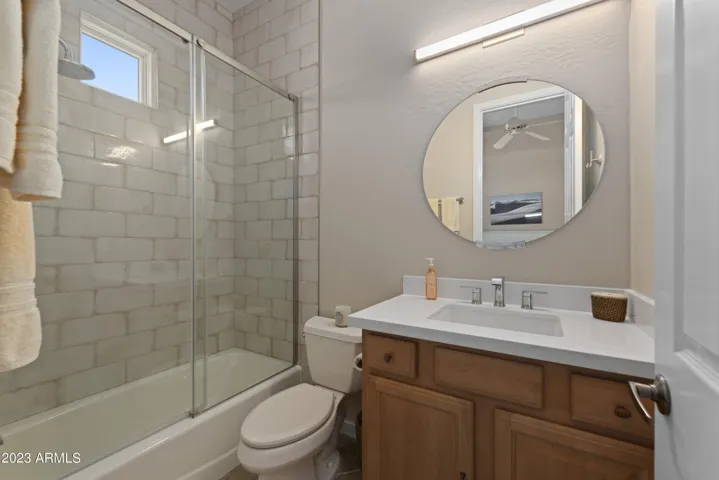 EN-SUITE BATHROOM