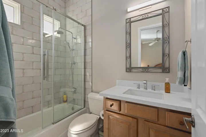 EN-SUITE BATHROOM