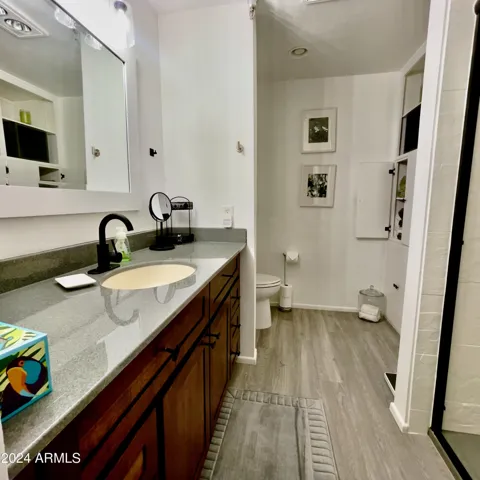 Spacious grooming area!