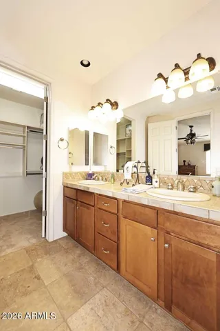 Dual sinks