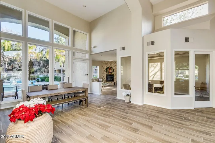Dining area 1 of 2