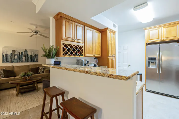 Upgraded kitchen w/granite and SS
