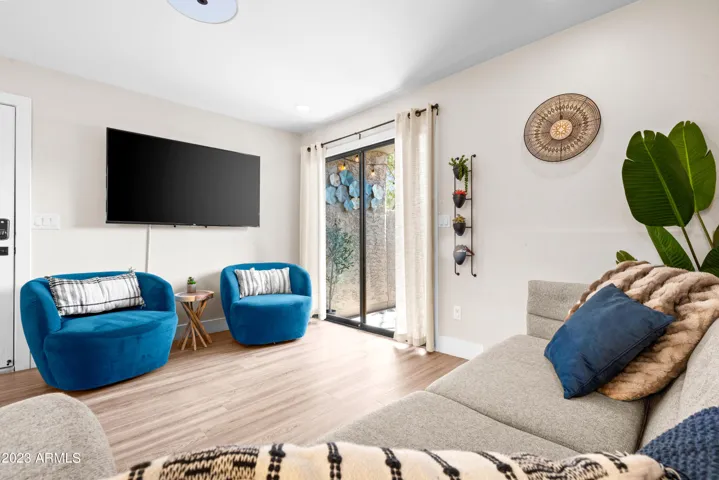 Comfy swivel chairs that can be moved for TV viewing!