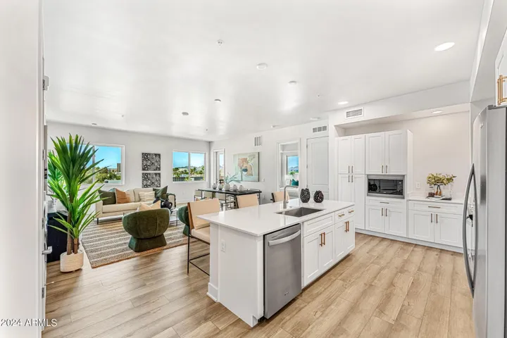 3131 N CENTRAL  Avenue, Phoenix, AZ 85012