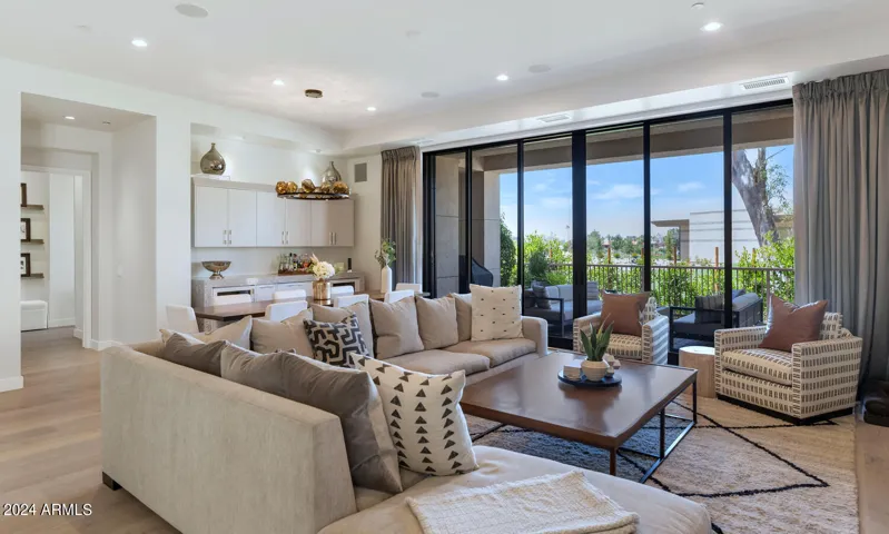 2 E Biltmore Estates  Drive, Phoenix, AZ 85016