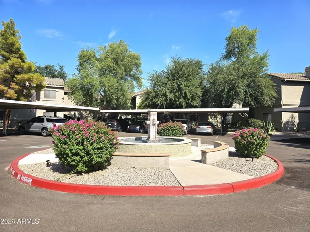 Fountain in cul-de-sac parking area