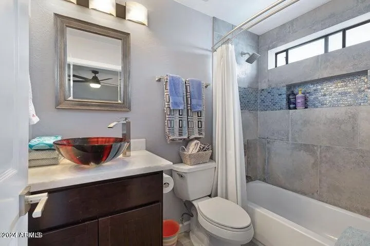 2ND bedroom's bathroom