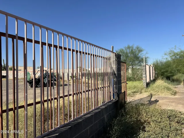 Battaglia Rd frontage gate