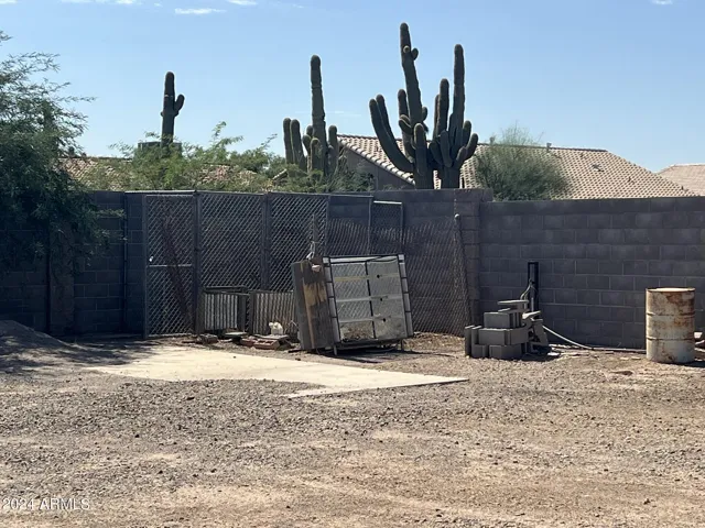 SW Corner, kennell & concrete pad