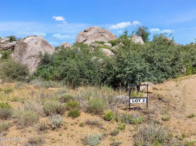 Lot's of Boulder Outcroppings.