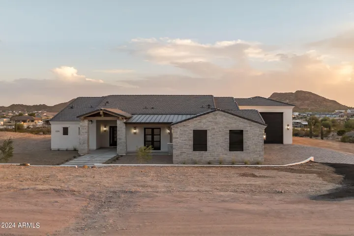 1319 W MAGMA  Road, San Tan Valley, AZ 85144