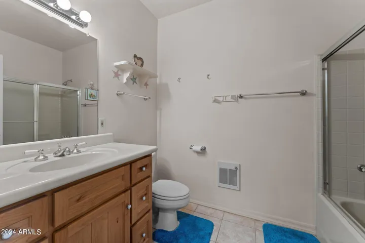 Her Bathroom. Shower/Tub