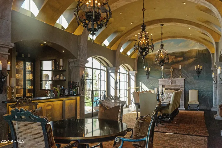 Grand Dining