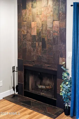 Fireplace for burning Firelogs