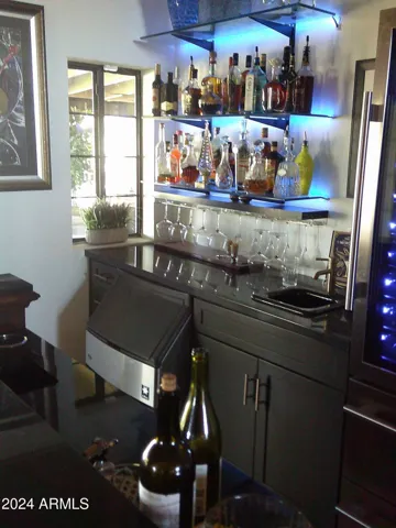 Wet Bar has built in commercial ice maker