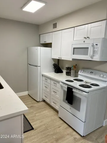 Bright, light & new kitchen