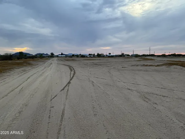 W NUGGET 17  Road, Arizona City, AZ 85123