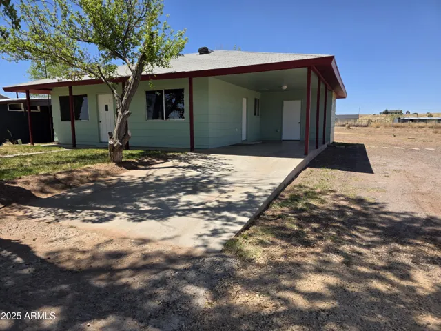 610 S 11th W Place, St Johns, AZ 85936