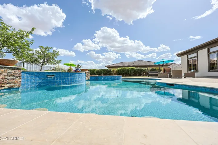 Swim up Bar