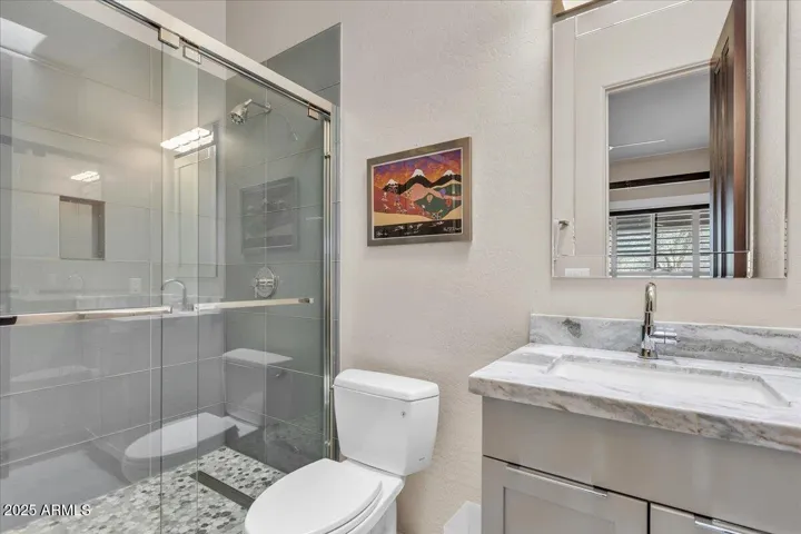 En suite bathroom for 2nd split bedroom