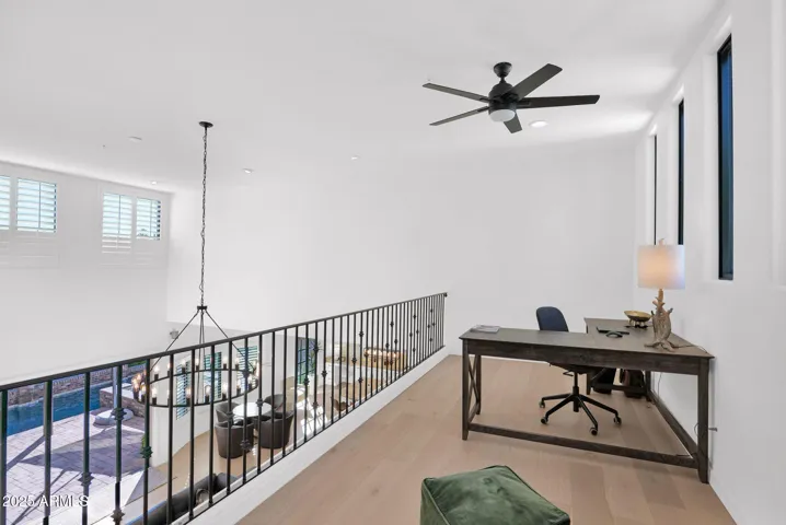 Perfect artist loft or extra work area with views of Camelback - possibility to expand to extra bedrooms?