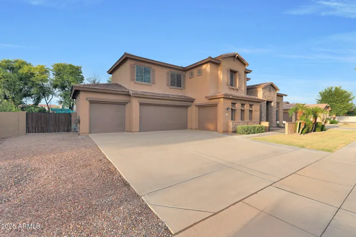 EASY MAINTAIN FRONT YARD, RV GATE TO ACCESS BACK YARD EASILY