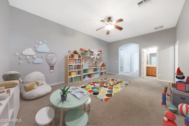 VIRTUALLY STAGED FLEX SPACE/GYM/YOGA ROOM