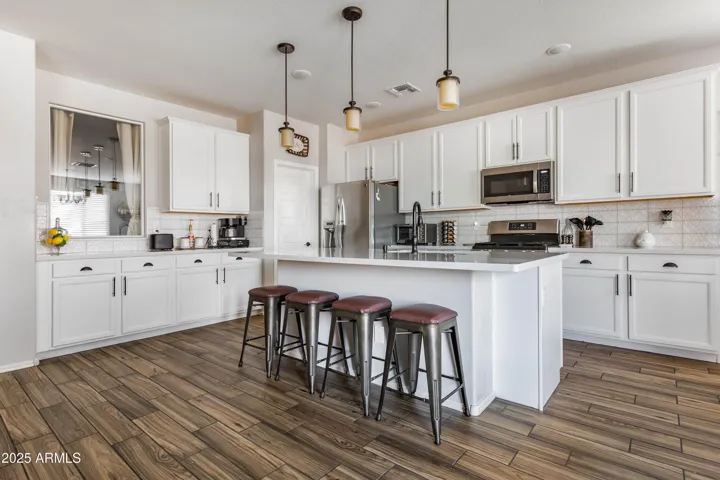 7039 N 84TH  Avenue, Glendale, AZ 85305