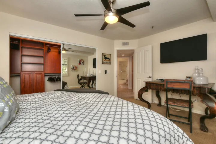 Primary bedroom-king bed